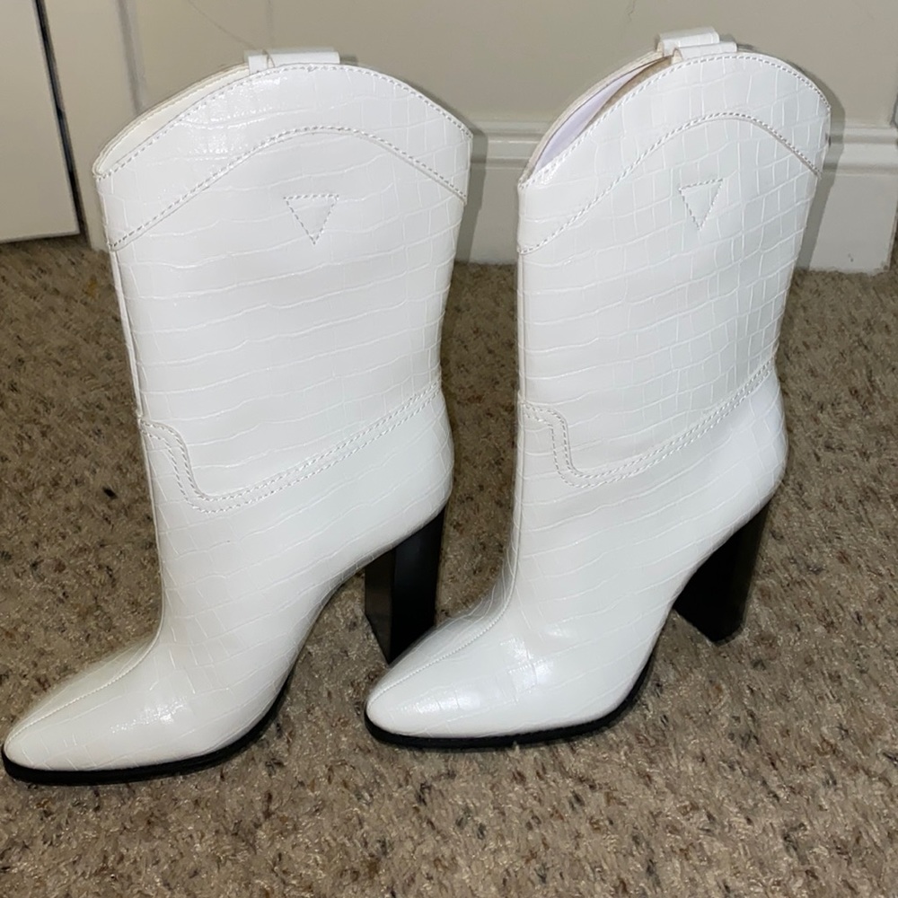Guess Wmns Marney2 Fashion Boot, White, 8.5